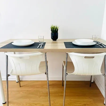 The Redondo House - No 4e1 - Comfortable Two-bedroom 公寓