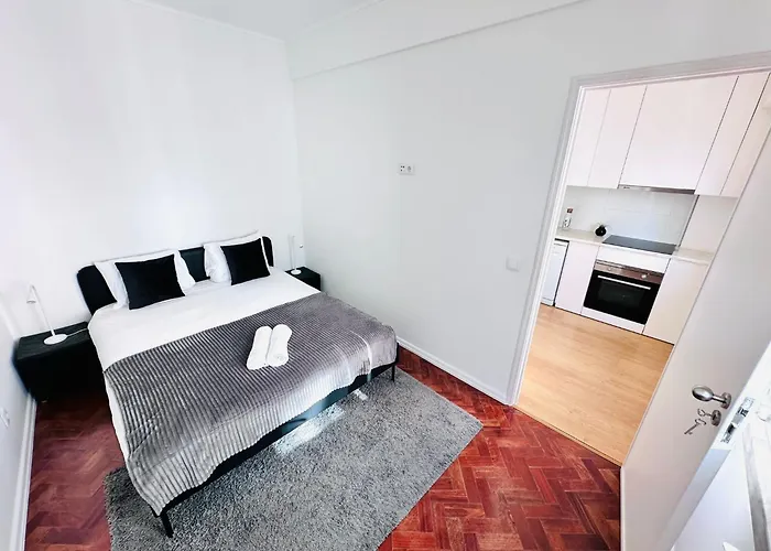 Апартаменти The Redondo House - No 4e1 - Comfortable Two-bedroom *