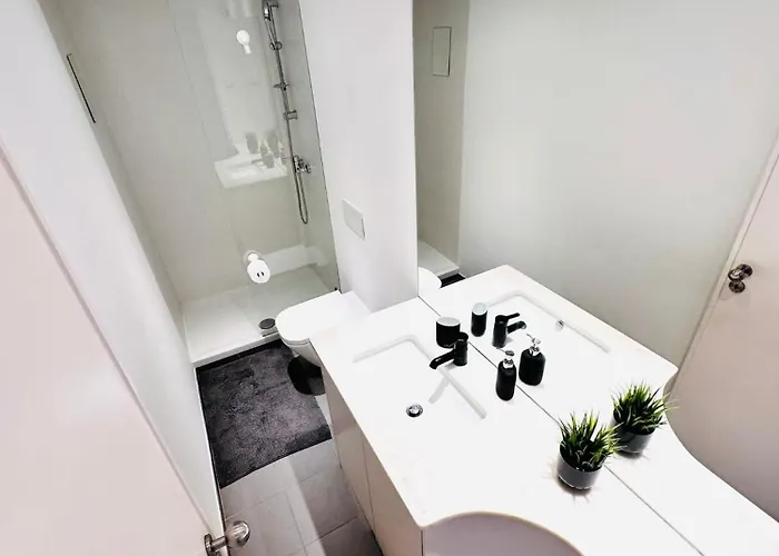 Апартаменти The Redondo House - No 4e1 - Comfortable Two-bedroom