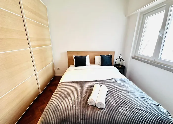 Апартаменти The Redondo House - No 4e1 - Comfortable Two-bedroom *